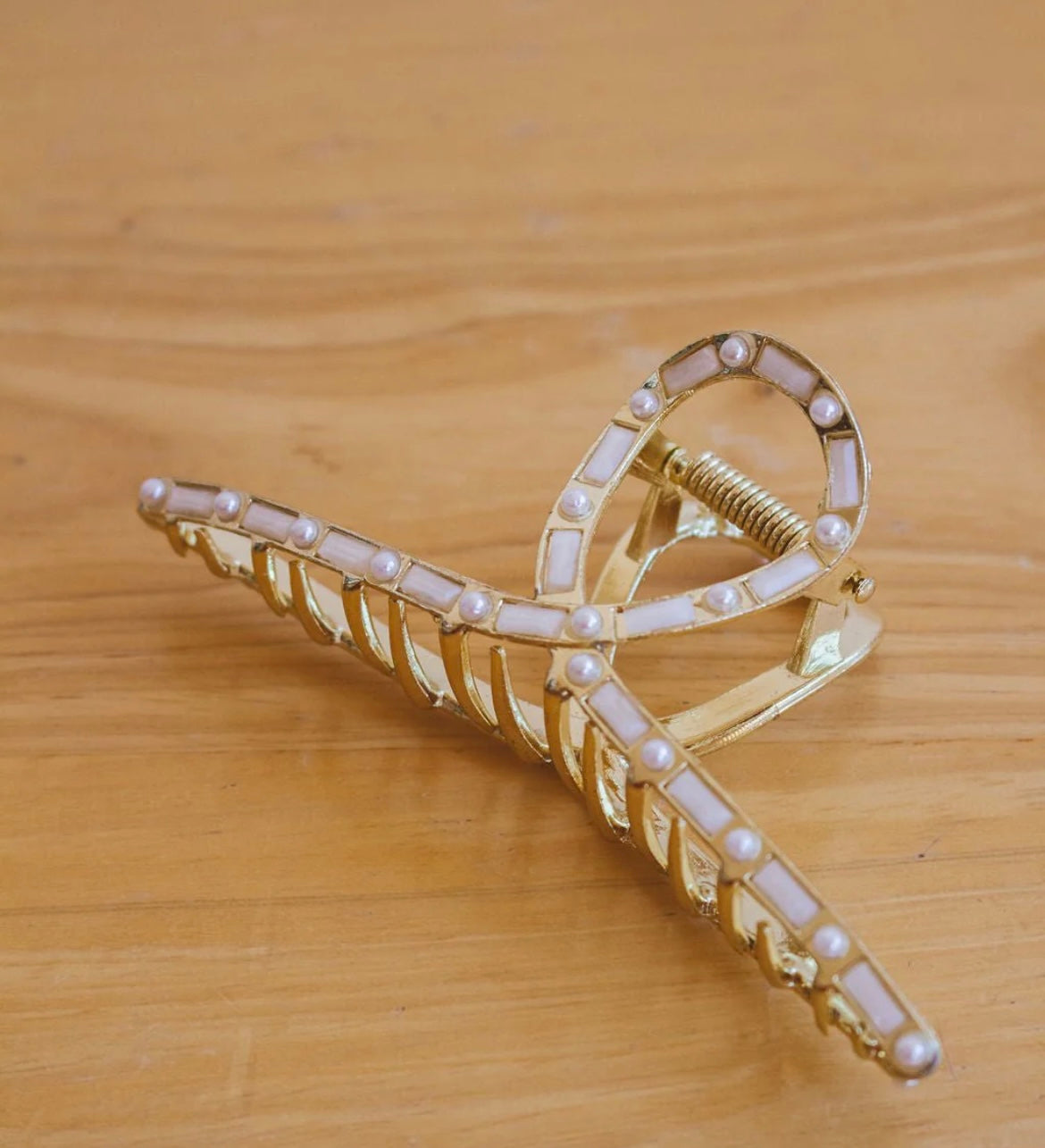 Pearl gold claw clip